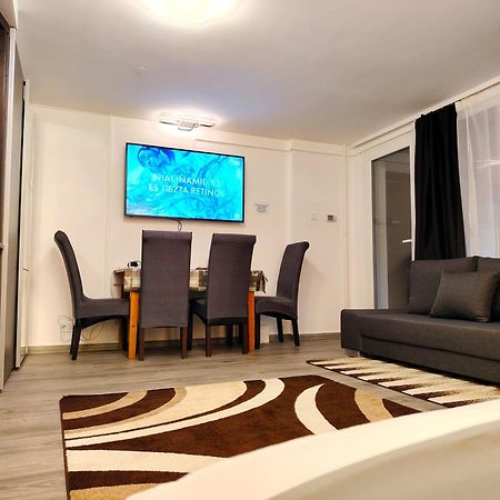 Nyuszis Apartman Kiskunmajsa Buitenkant foto